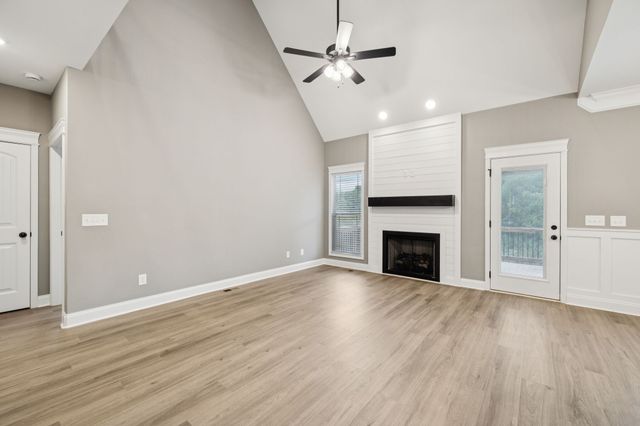 710 Eva Agnes Ave, Clarksville, TN 37042