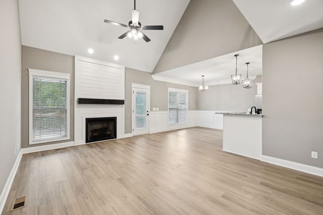 710 Eva Agnes Ave, Clarksville, TN 37042