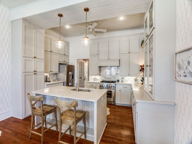 302 Featherston Street, Cleburne, TX 76033