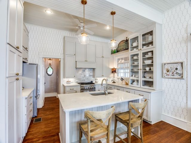 302 Featherston Street, Cleburne, TX 76033