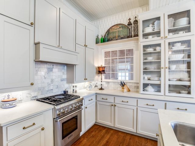 302 Featherston Street, Cleburne, TX 76033