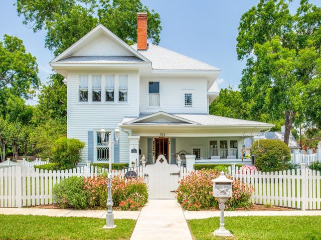 302 Featherston Street, Cleburne, TX 76033