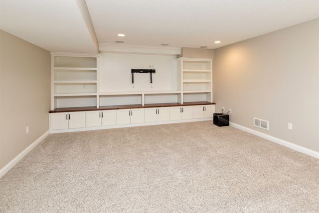 320 S 86th Street, West Des Moines, IA 50266