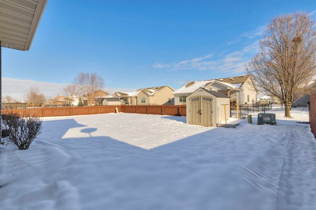 320 S 86th Street, West Des Moines, IA 50266