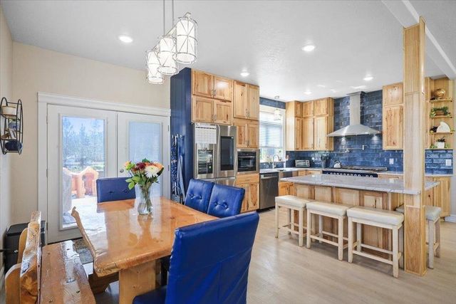 5710 E Greenbluff Rd, Colbert, WA 99005