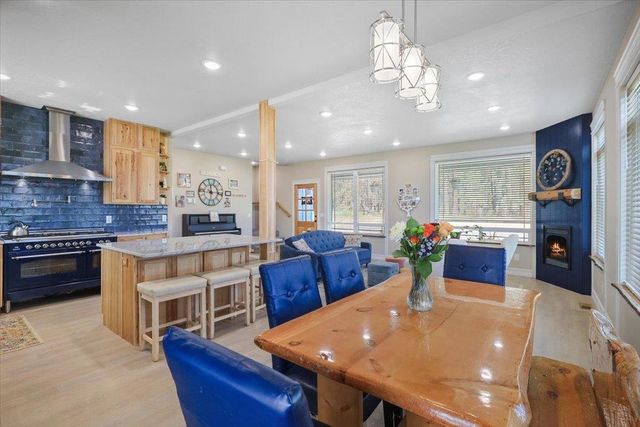 5710 E Greenbluff Rd, Colbert, WA 99005