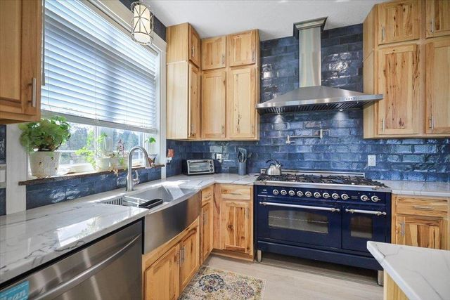 5710 E Greenbluff Rd, Colbert, WA 99005