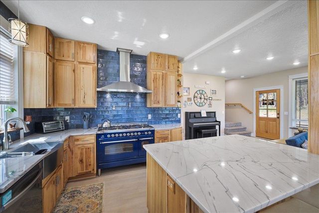 5710 E Greenbluff Rd, Colbert, WA 99005