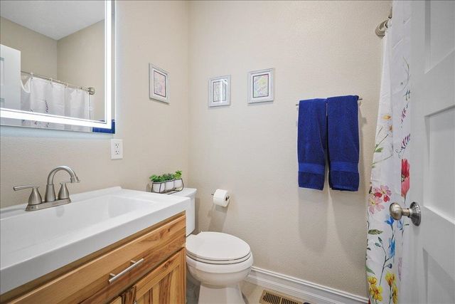 5710 E Greenbluff Rd, Colbert, WA 99005