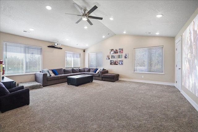 5710 E Greenbluff Rd, Colbert, WA 99005