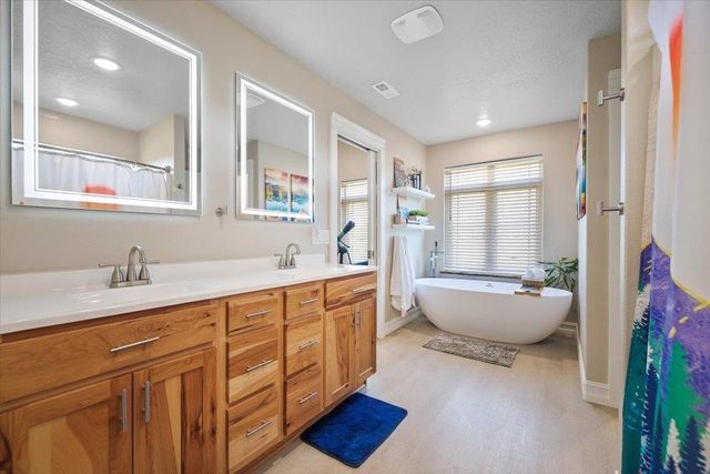 5710 E Greenbluff Rd, Colbert, WA 99005