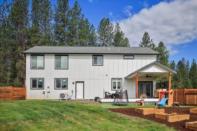 5710 E Greenbluff Rd, Colbert, WA 99005