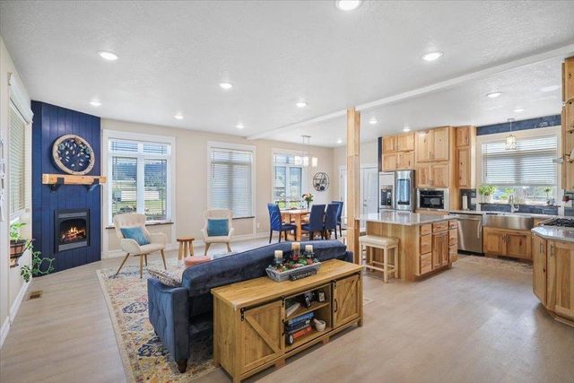 5710 E Greenbluff Rd, Colbert, WA 99005