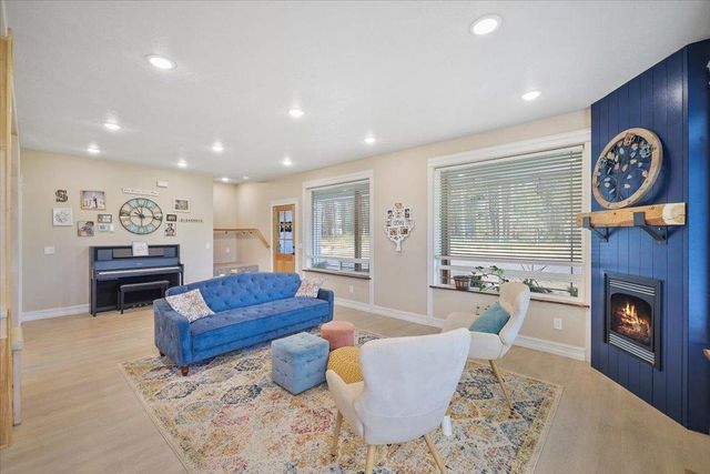 5710 E Greenbluff Rd, Colbert, WA 99005