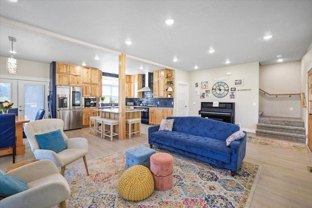 5710 E Greenbluff Rd, Colbert, WA 99005