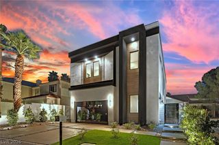 2818 Queens Courtyard Drive, Las Vegas, NV 89109