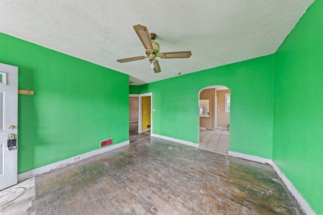 317 E Lincolnway, La Porte, IN 46350