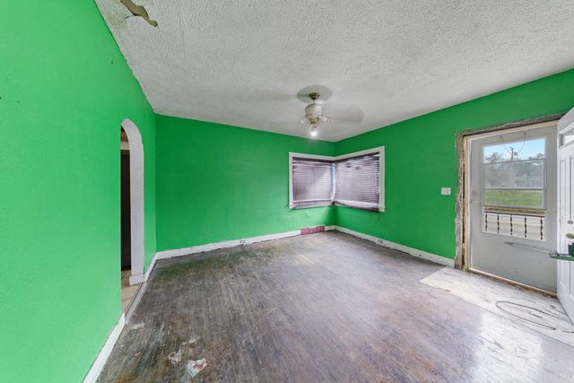 317 E Lincolnway, La Porte, IN 46350