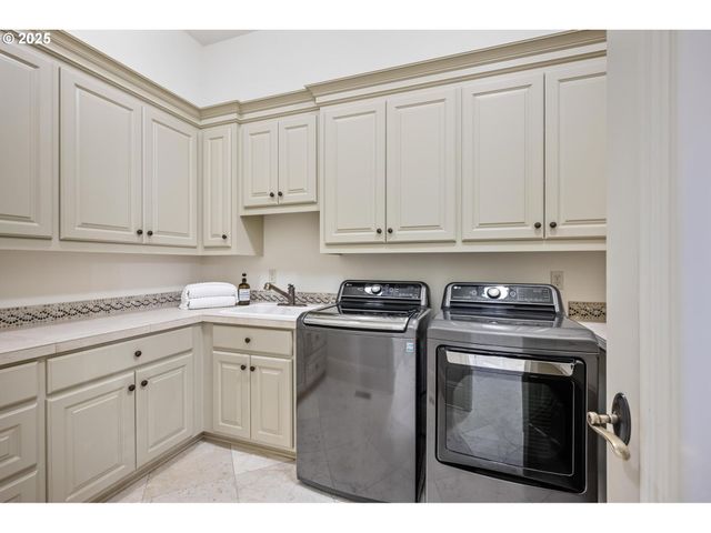 9523 Sw STONECREEK Dr, Beaverton, OR 97007