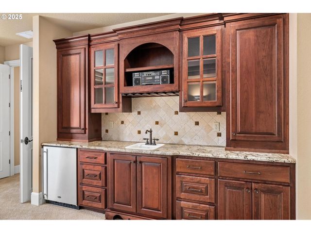 9523 Sw STONECREEK Dr, Beaverton, OR 97007