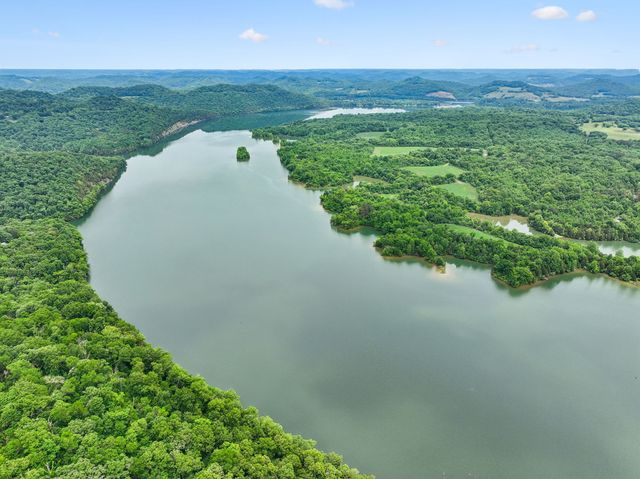8 Matthews Mountain Ln, Carthage, TN 37030