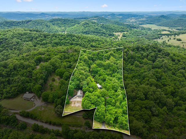 8 Matthews Mountain Ln, Carthage, TN 37030