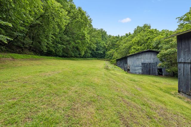 8 Matthews Mountain Ln, Carthage, TN 37030