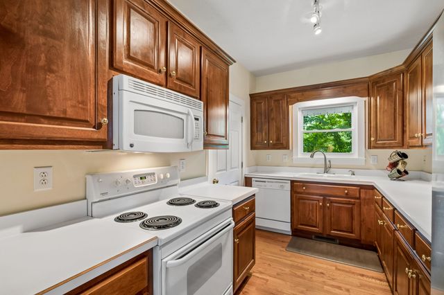 8 Matthews Mountain Ln, Carthage, TN 37030
