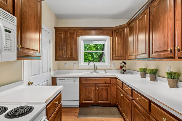 8 Matthews Mountain Ln, Carthage, TN 37030