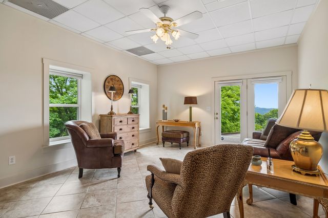 8 Matthews Mountain Ln, Carthage, TN 37030