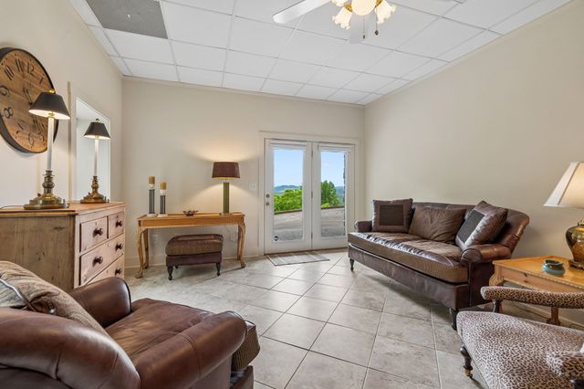 8 Matthews Mountain Ln, Carthage, TN 37030