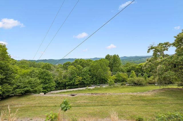 8 Matthews Mountain Ln, Carthage, TN 37030