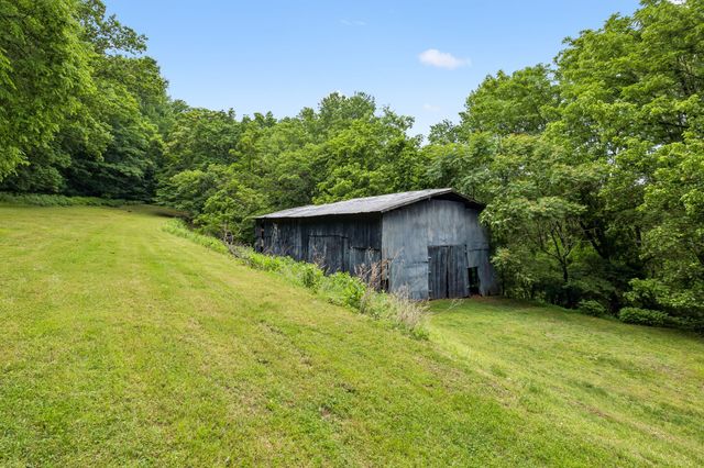 8 Matthews Mountain Ln, Carthage, TN 37030