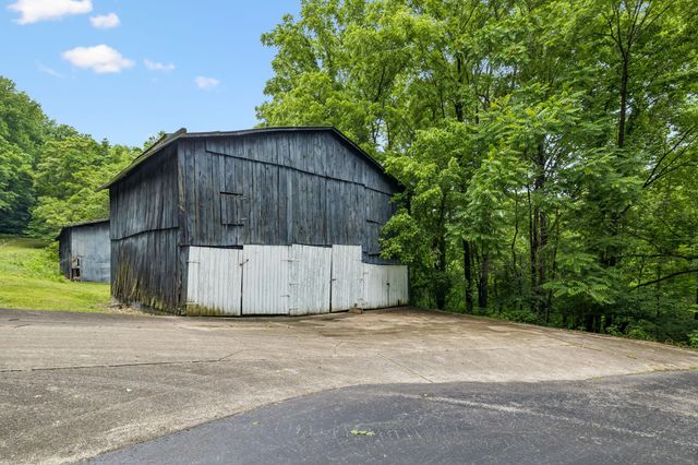 8 Matthews Mountain Ln, Carthage, TN 37030