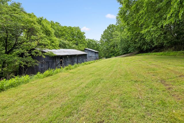 8 Matthews Mountain Ln, Carthage, TN 37030