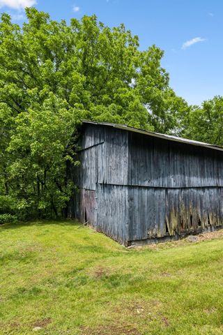 8 Matthews Mountain Ln, Carthage, TN 37030