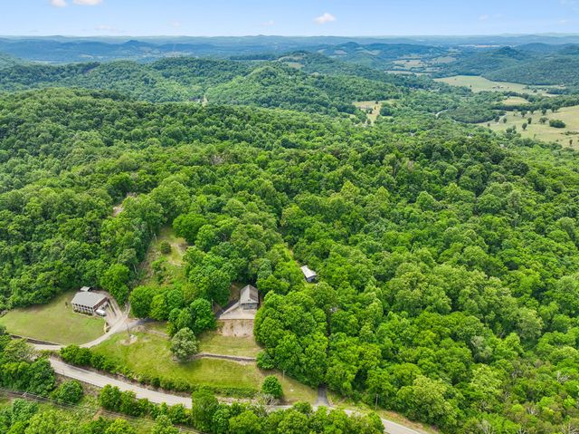 8 Matthews Mountain Ln, Carthage, TN 37030