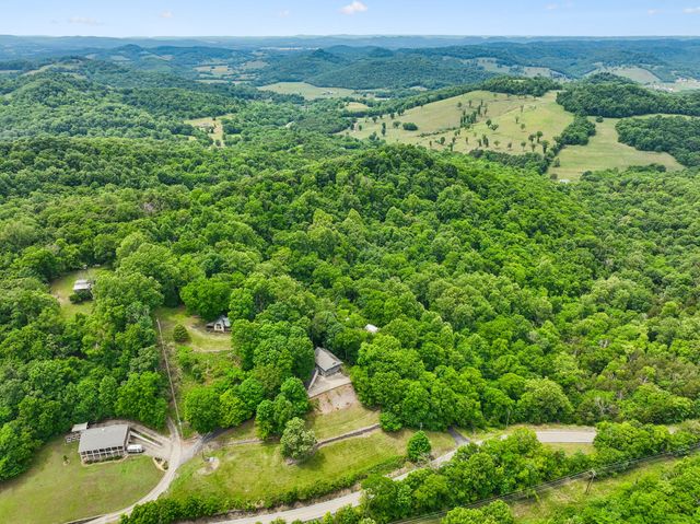 8 Matthews Mountain Ln, Carthage, TN 37030