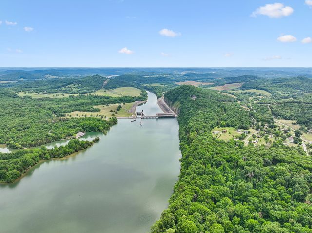 8 Matthews Mountain Ln, Carthage, TN 37030