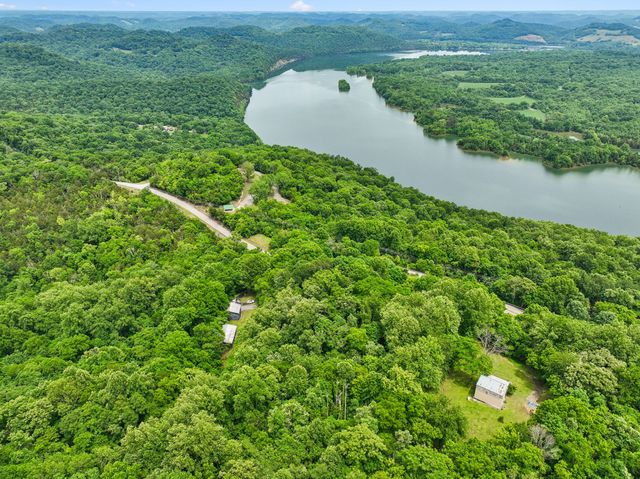 8 Matthews Mountain Ln, Carthage, TN 37030