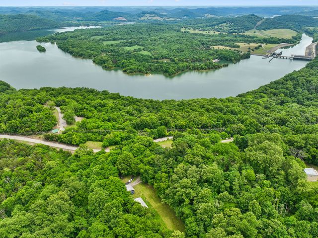 8 Matthews Mountain Ln, Carthage, TN 37030