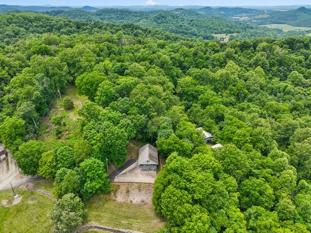 8 Matthews Mountain Ln, Carthage, TN 37030