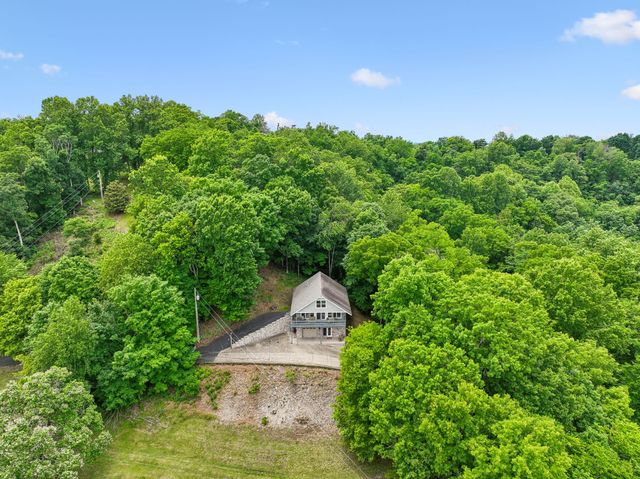 8 Matthews Mountain Ln, Carthage, TN 37030