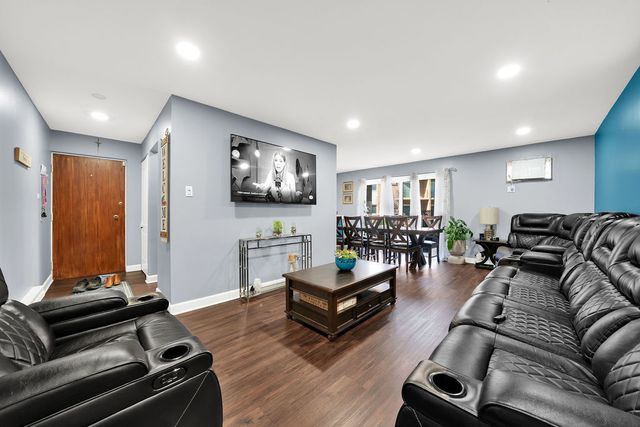 4112 W 98th Street 102, Oak Lawn, IL 60453