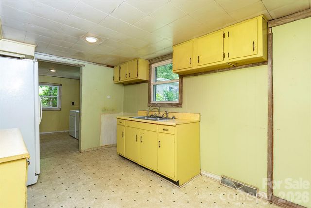 80 Webb Cove Road, Asheville, NC 28804