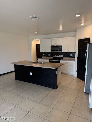 8046 Gopher Tortoise TRL, Lehigh Acres, FL 33972