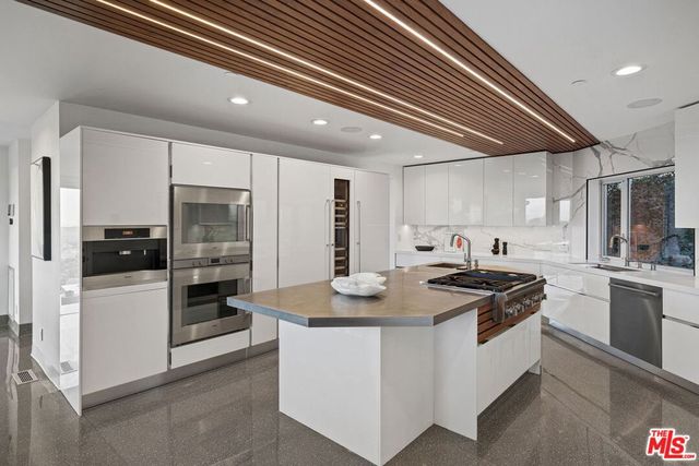 1500 Viewsite Terrace, Los Angeles, CA 90069