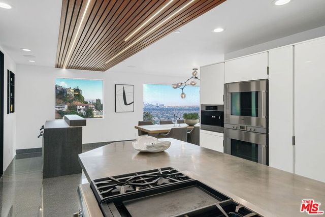 1500 Viewsite Terrace, Los Angeles, CA 90069