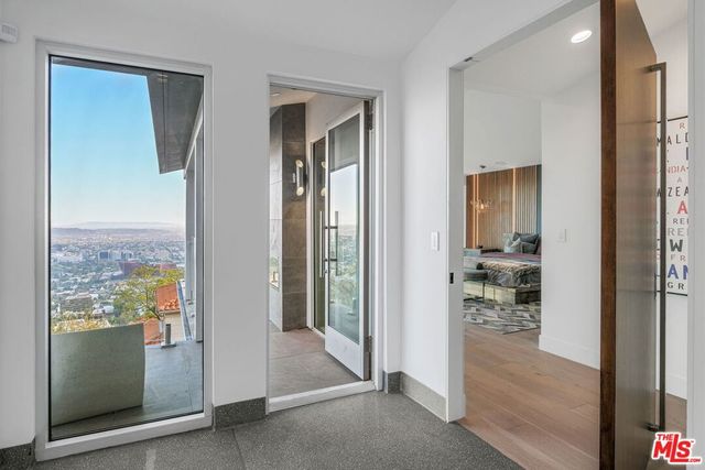 1500 Viewsite Terrace, Los Angeles, CA 90069