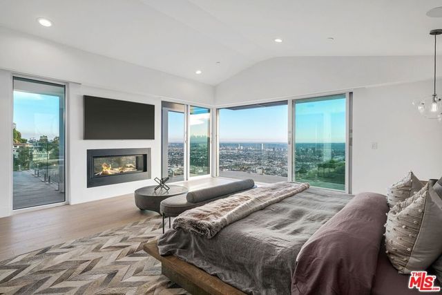 1500 Viewsite Terrace, Los Angeles, CA 90069